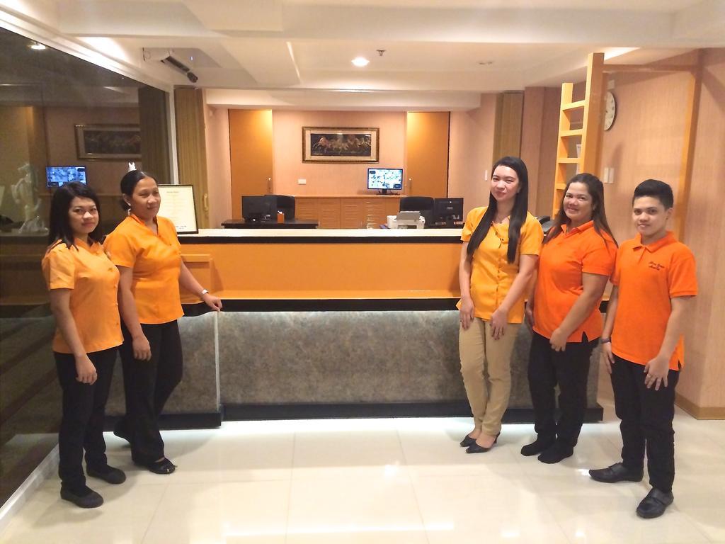 Stone House Hotel Pasay Exterior photo