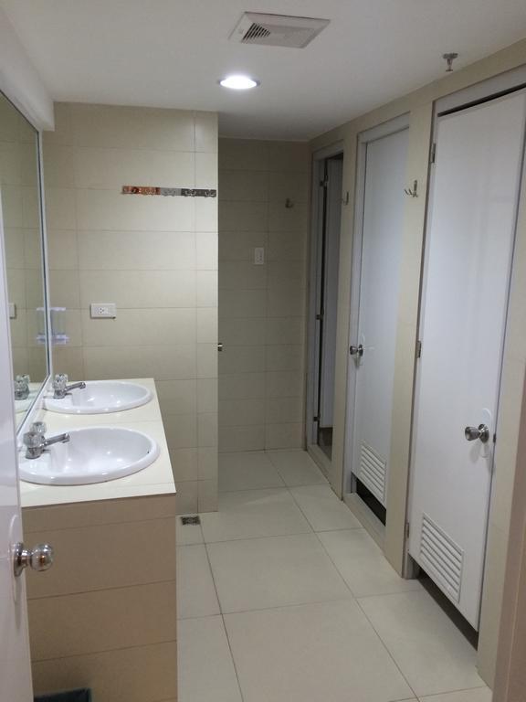 Stone House Hotel Pasay Room photo