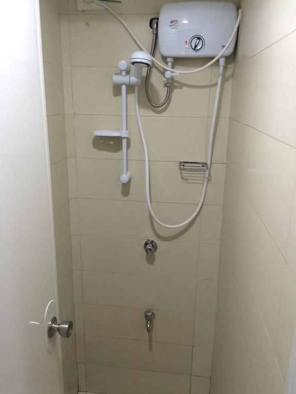 Stone House Hotel Pasay Room photo